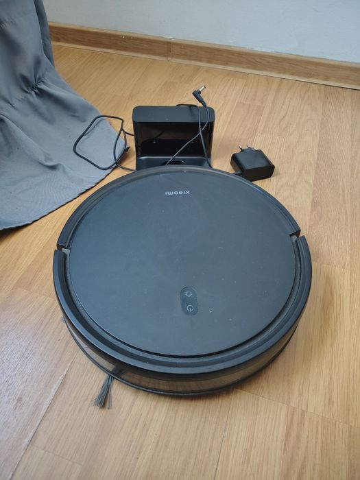 Vând robot aspirare Xiaomi E10C