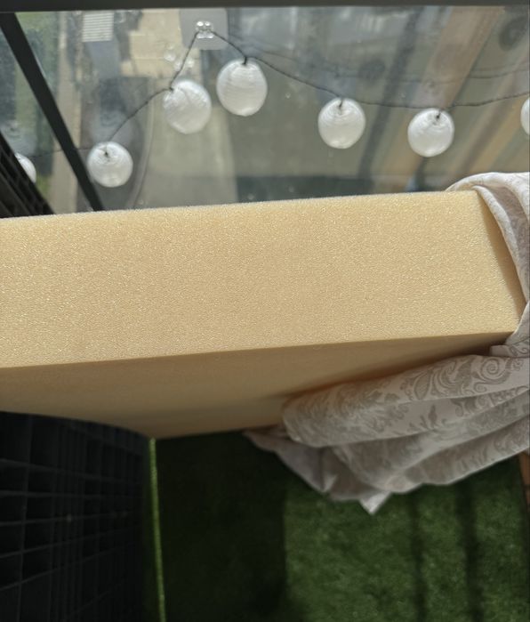 Pat din paleti - 4 paleti plastic + saltea grosime 8 cm