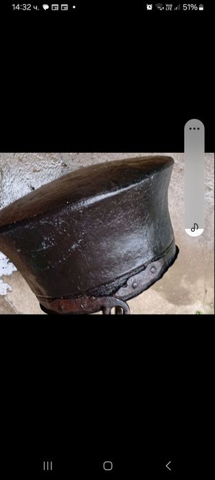 Продавам ръчно кован котел . Ръчно кована желязна дръжка. Другата част от казана е от бакър . 1920 г - 1950 г