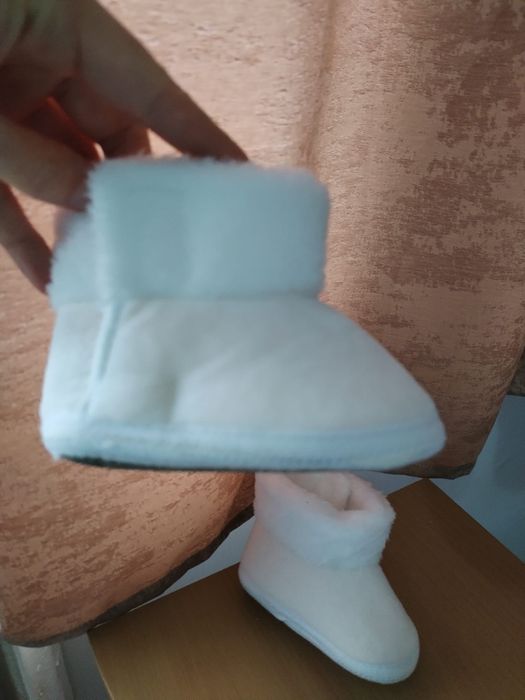 Cizmulițe pentru bebeluși