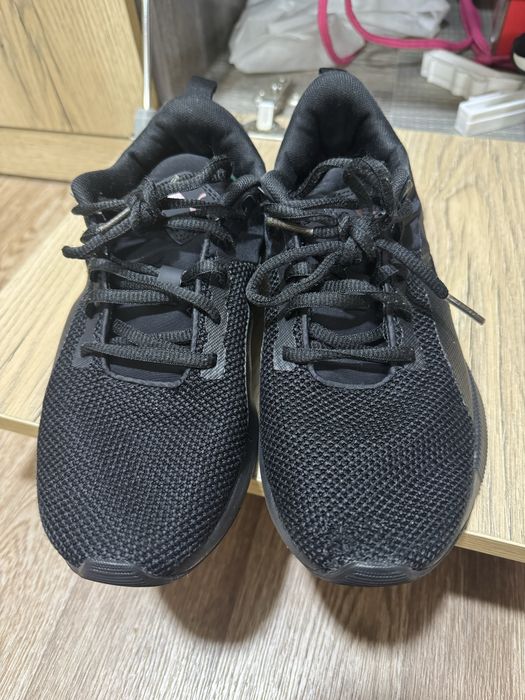 продам кроссовки по хорошей цене