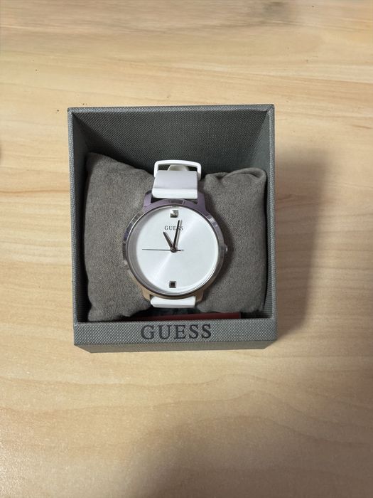 Ceas Guess.