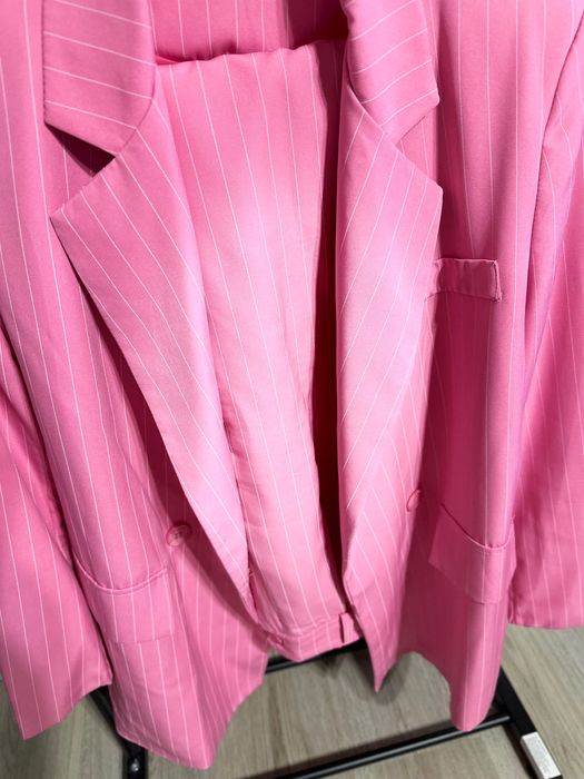 Дамски костюми нови намалени