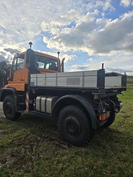 Unimog U500 echipat pentru deszăpezire