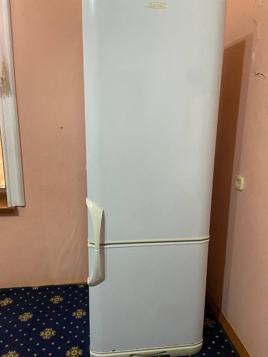 Холодильник Бирюса.