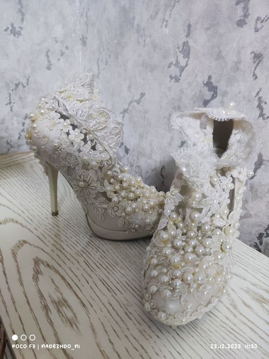 Ок жемчужинали обувь