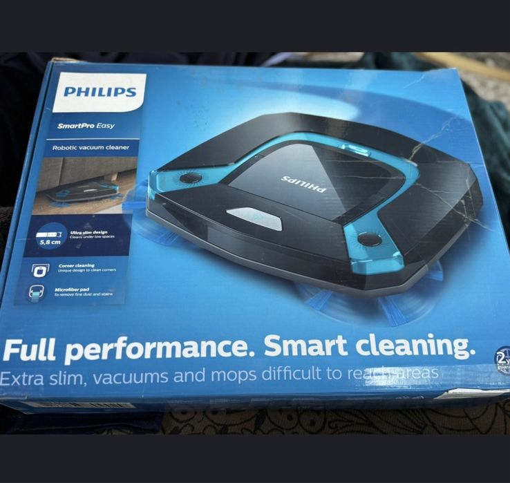 Продаю робот пылесос Philips