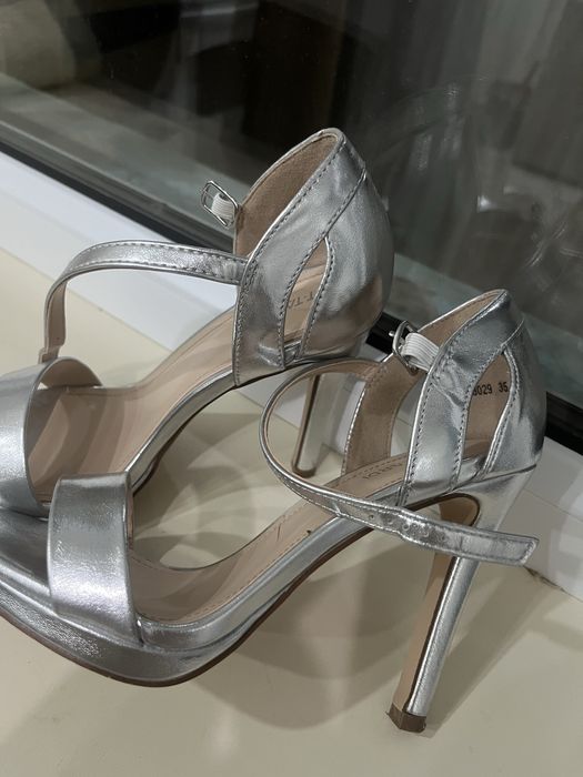 Босоножки за 3000 тг