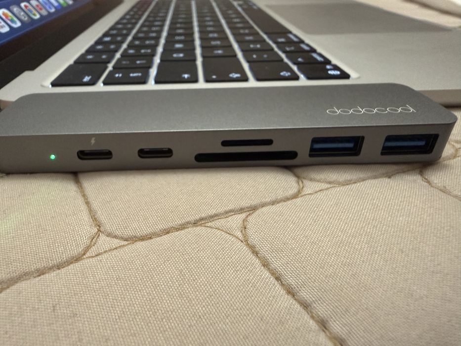 Adaptor laptop , macbook