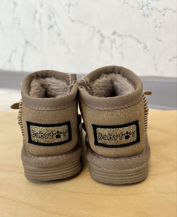 Демисезонные угги для малышей. Размер 15 см.