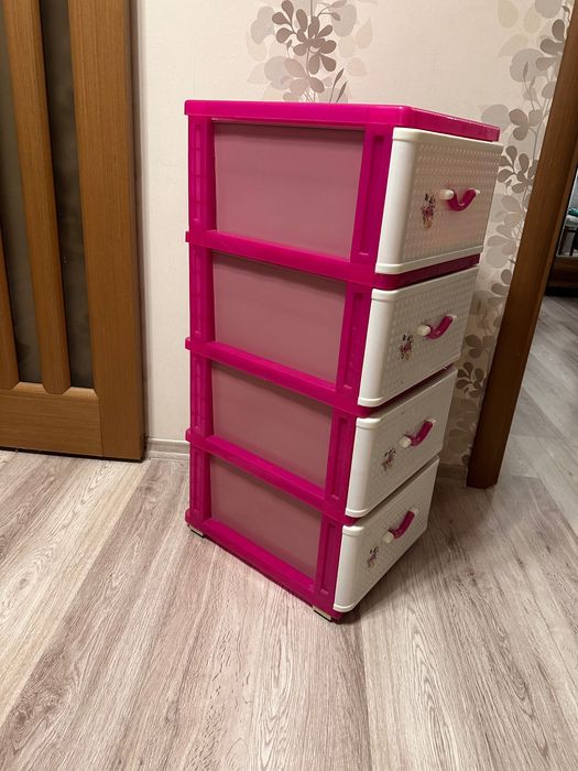 Комод пластиковый на колесах