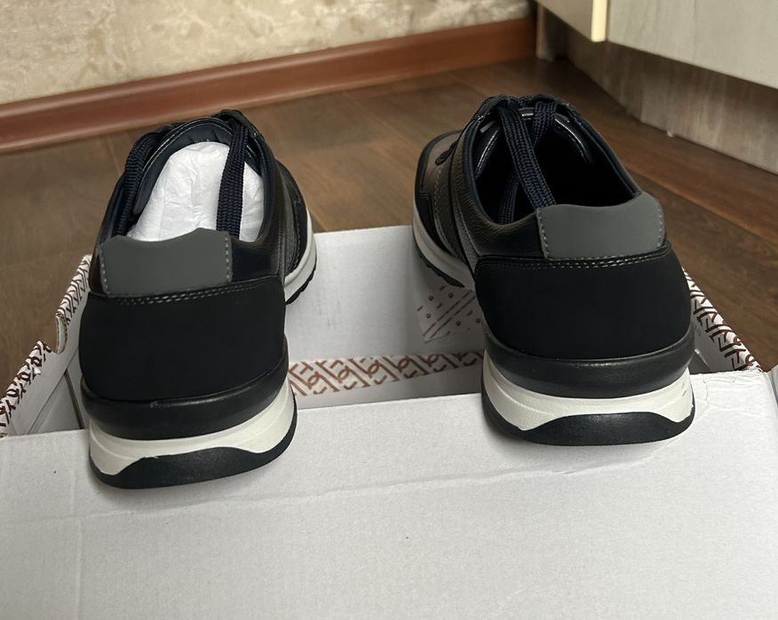 Кроссовки мужские новые