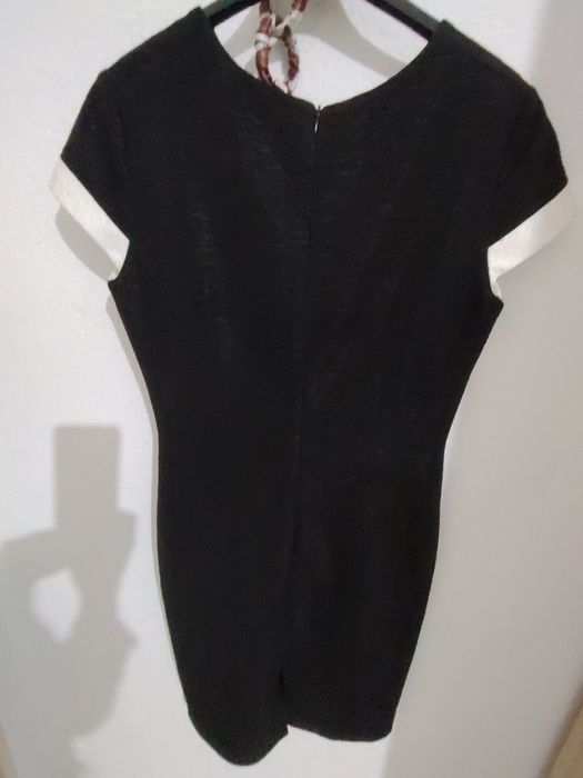 Официална рокля мека материя с бяло