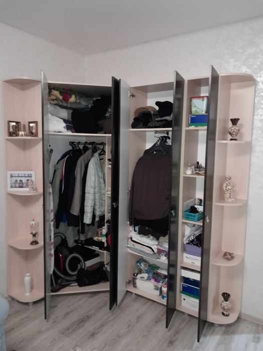 Продам шкаф угловой