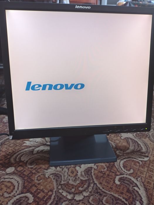 Monitoare Lenovo
