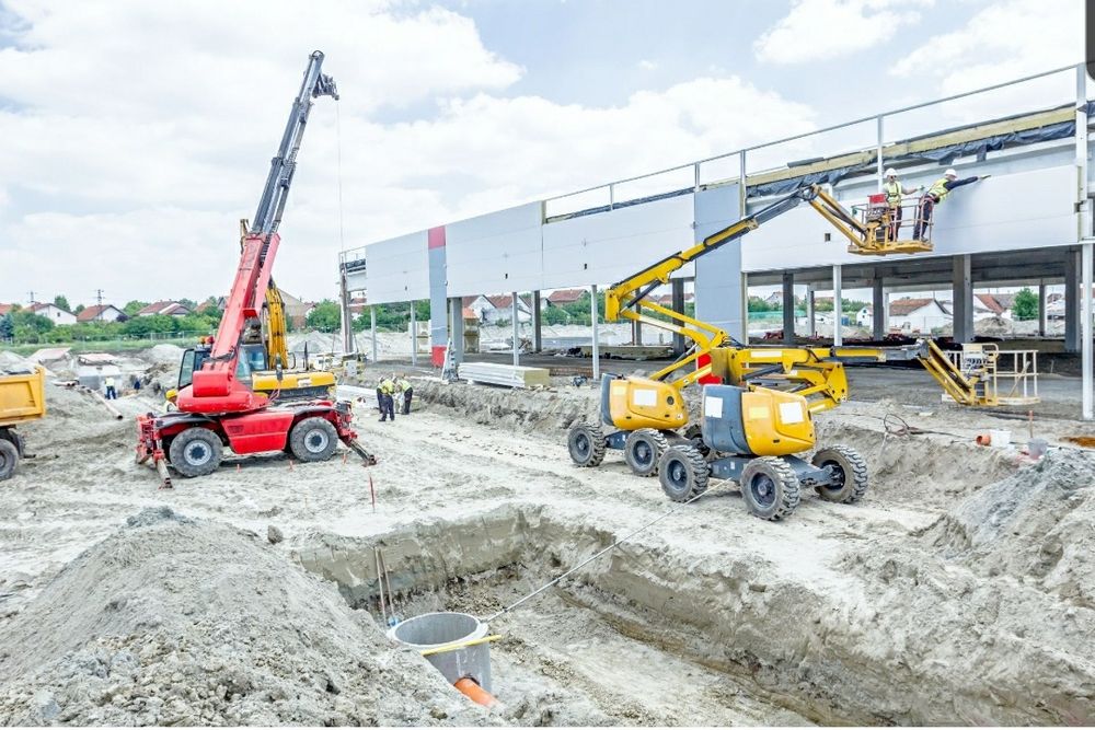 Vand hală metalică 11,5X30 metri cu panouri sandwich