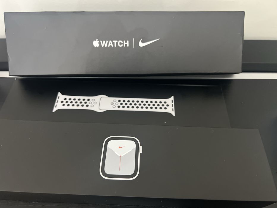 Apple watch nike 5s 44m silver