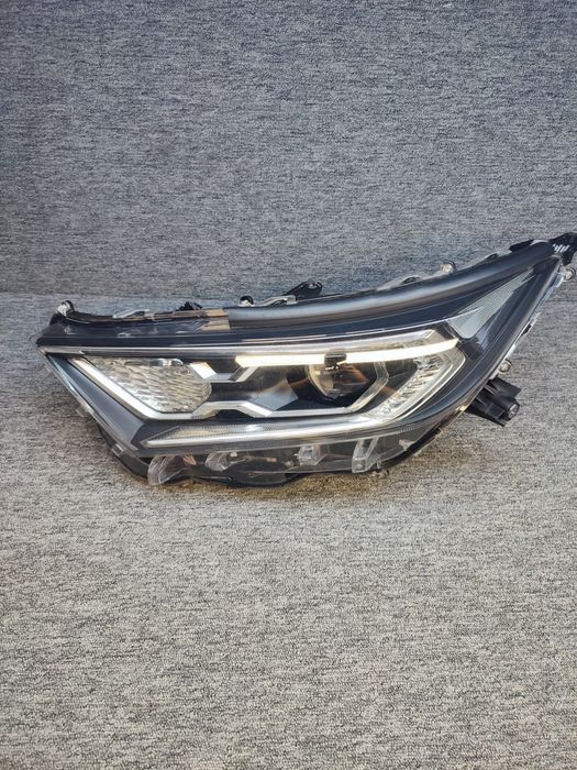 Far stanga Toyota Rav 4