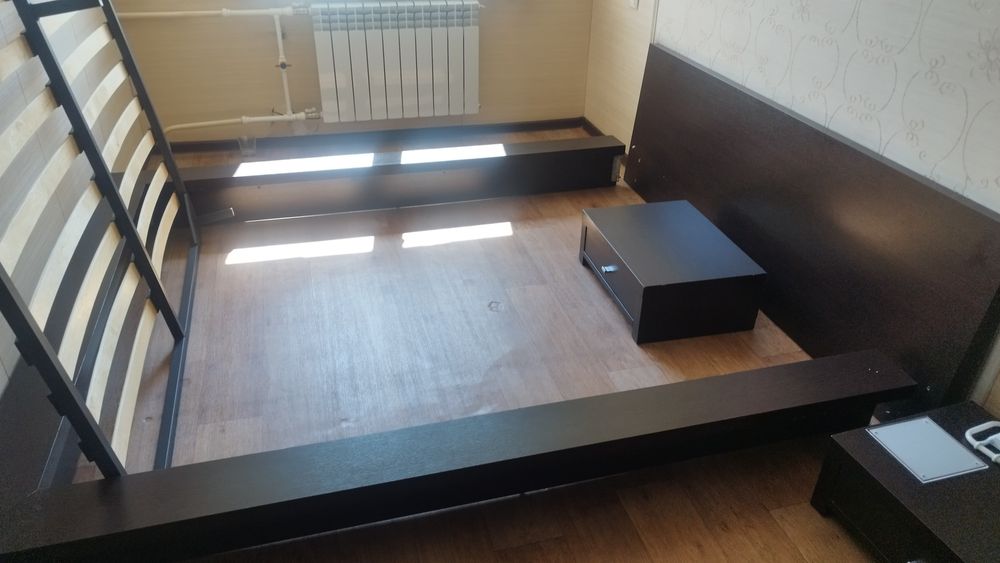 Продам двухспальную кровать.