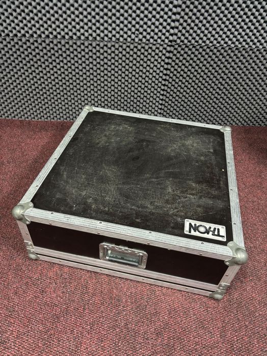 Allen & Heath QU-24 cu Case