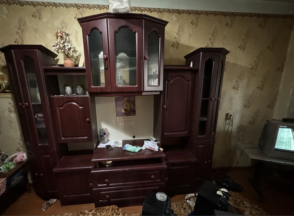 Стенка горка б/у с одной стороны нет стекла