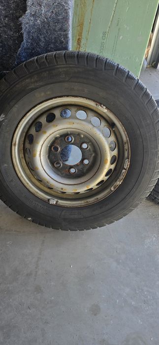 4 броя бусови гуми с метални джанти