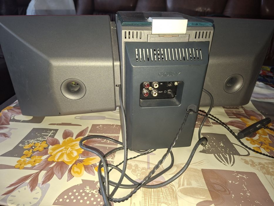 Sistem audio compact Sony cu CD Player si cass cu Autorevers, boxe detașabile