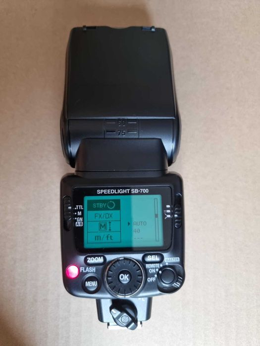 Nikon SB 700 – Speedlight, impecabil, aproape nou și încărcător Maha Powerex MH C9000