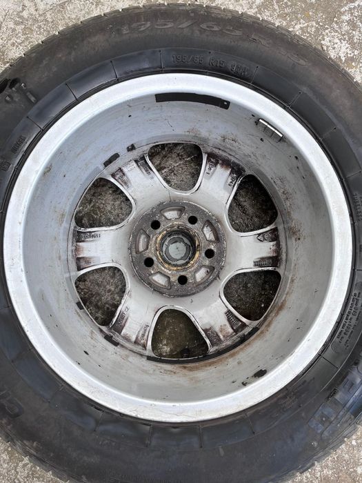 Set 4 roți de aliaj , cauciucuri Pirelli folosite o varăl