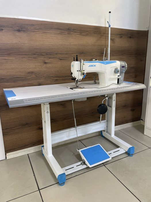 Швейная машина Jack