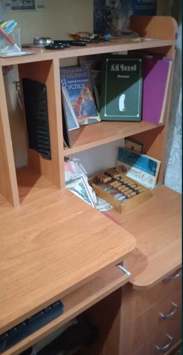 Стол рабочий компьютерный с выдвижными ящиками