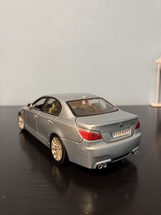 Vand macheta BMW M5 scara 1/18 rara