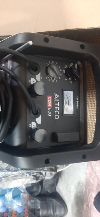 Пусковой зарядний авто