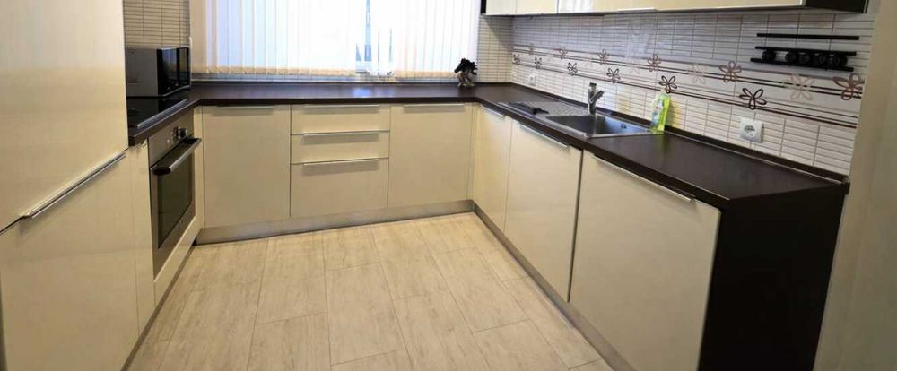 Дава се под наем Тристаен апартамент в Асеновград - 120 кв.м за 448.8 € - Снимка #4
