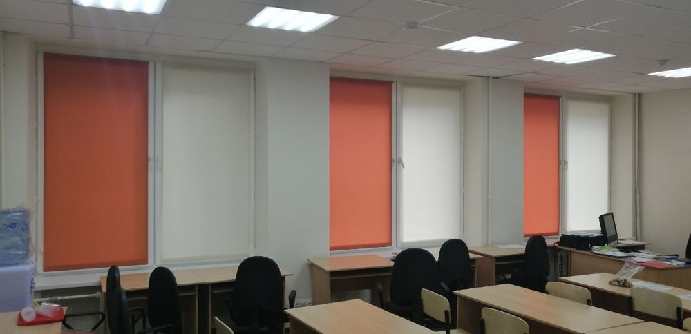 Натяжные потолки Ролл шторы
