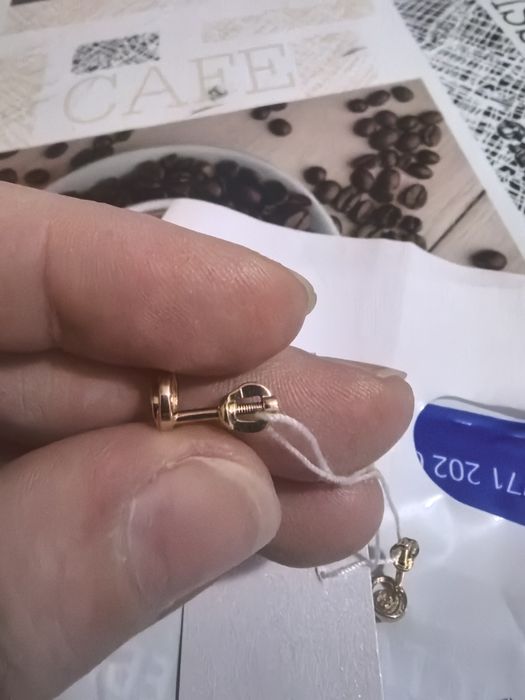 Продам золотые серьги