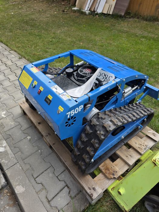 Robot pe senile de tuns iarba / plug zapada