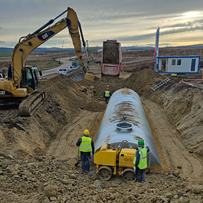 Servicii excavatii/nivelari/terasamente/sapaturi/etc