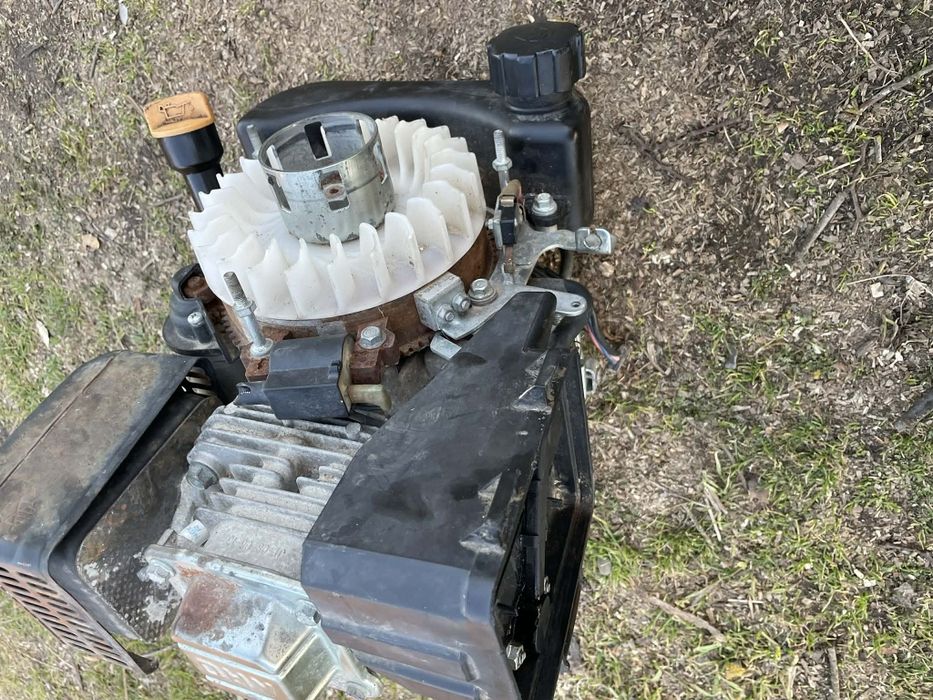 Vând schimb motor și motosapă în stare bună nu are demaro și nici filt