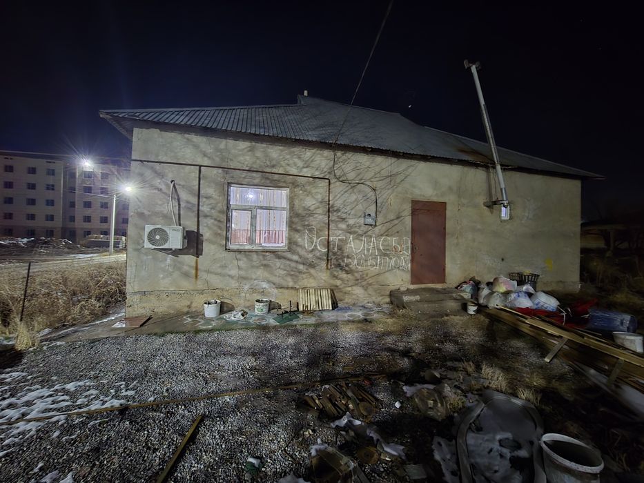 Үш бөлмелі үй жалға беріледі