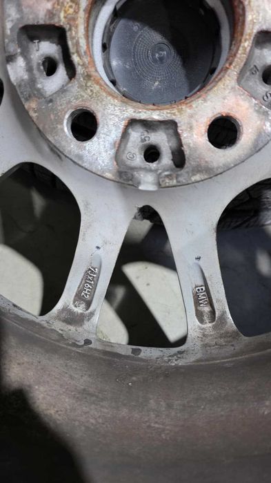 Set 4 jante originale BMW + anvelope iarnă Pirelli Sottozero 3