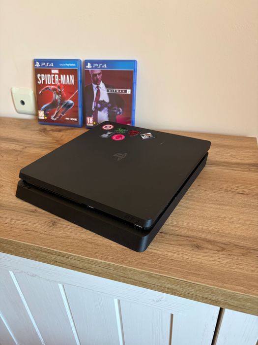 PlayStation 4 slim + 2 джойстика и 7 игри