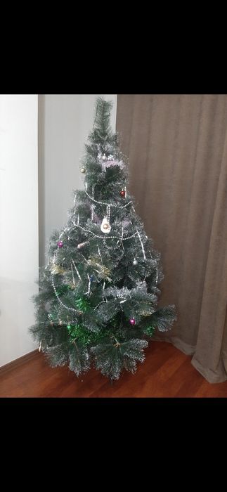 Ёлка искусственная