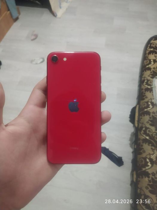 Продам обменяю айфон се 2020