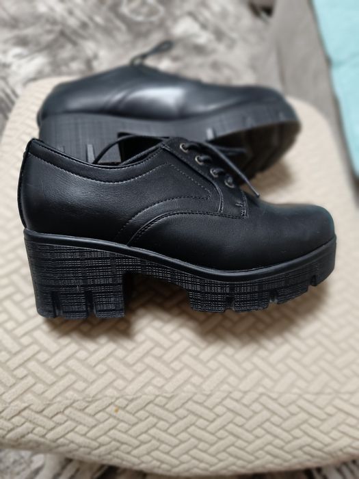 Продам полуботинки