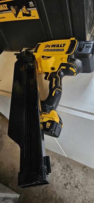 Pistol cuie dewalt dcn 930