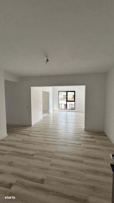 Apartament 3 camere, balcon, curte împrejmuită