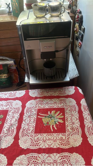 Espressor automat Siemens EQ.6 Series 300 – cafea boabe, cappuccino, latte