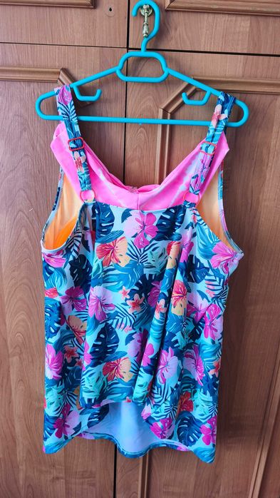 Vând costum baie