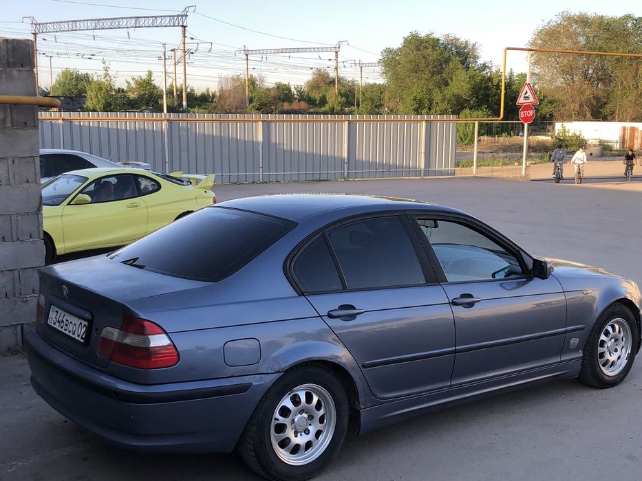 Продам машину BMW 3 2001 года